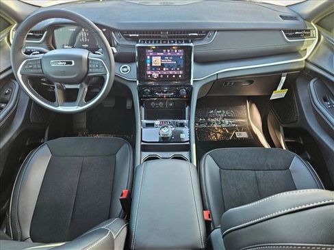 New 2025 Jeep Grand Cherokee Altitude image 14