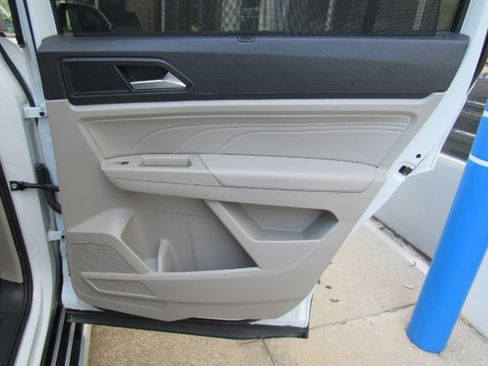 Used 2022 Volkswagen Atlas SE w/ Panoramic Sunroof Package image 23