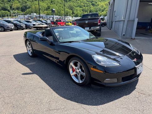 Used 2006 Chevrolet Corvette Convertible w/ Preferred Equipment Group RWD image 3