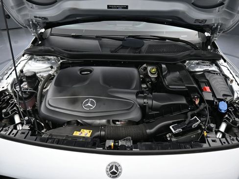 Used 2019 Mercedes-Benz GLA 250 4MATIC image 57