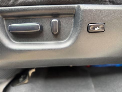 Used 2013 Toyota Tundra 2WD CrewMax w/ SR5 Pkg image 24