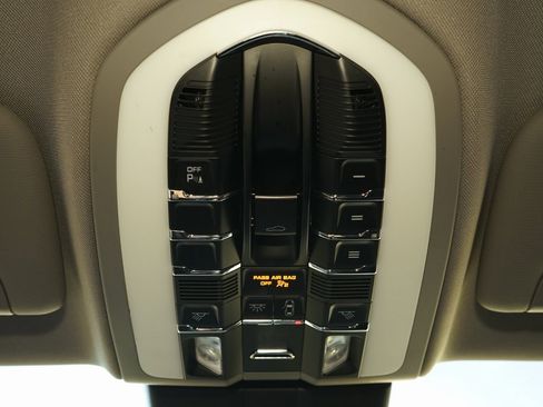 Used 2014 Porsche Panamera S image 27