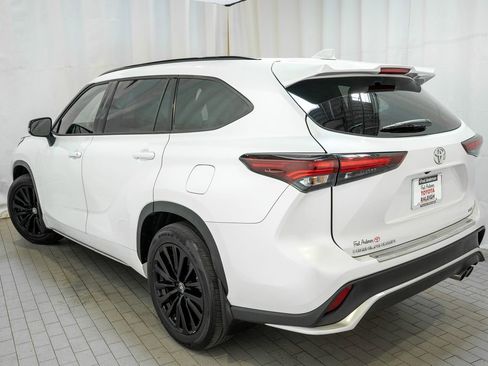 Used 2024 Toyota Highlander XSE image 3