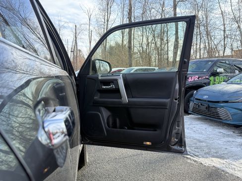Used 2020 Toyota 4Runner Limited image 40