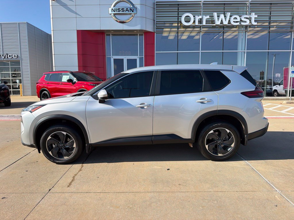 Used 2025 Nissan Rogue SV FWD image 2