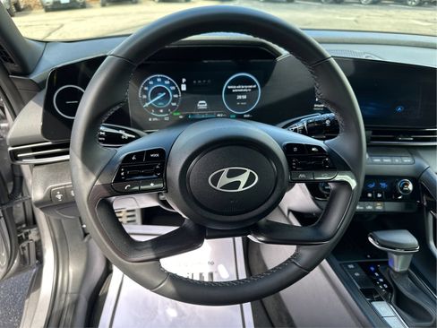Certified 2025 Hyundai Elantra SEL FWD image 18