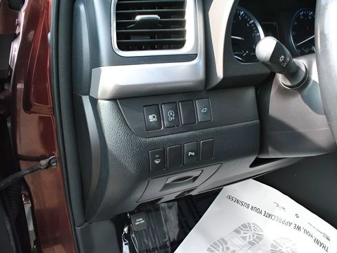 Used 2017 Toyota Highlander Limited AWD/4WD image 16