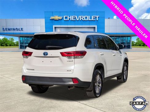 Used 2019 Toyota Highlander XLE image 3
