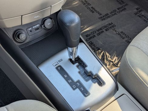 Used 2010 Hyundai Elantra GLS FWD image 24