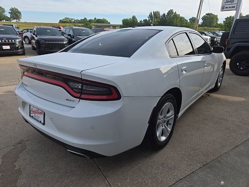 Used 2018 Dodge Charger SXT image 13