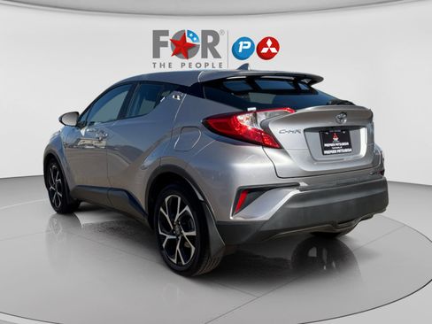 Used 2018 Toyota C-HR XLE FWD image 3