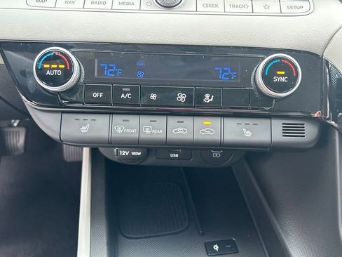 New 2024 Hyundai Elantra Limited image 30