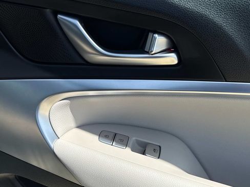 Used 2023 Genesis G70 2.0T RWD image 17