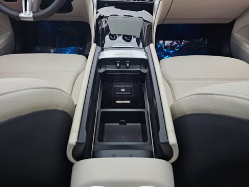 Certified 2025 Mercedes-Benz GLC 300 4MATIC w/ Driver Assistance Package image 29