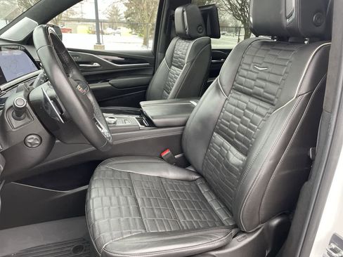 Certified 2023 Cadillac Escalade ESV V image 12