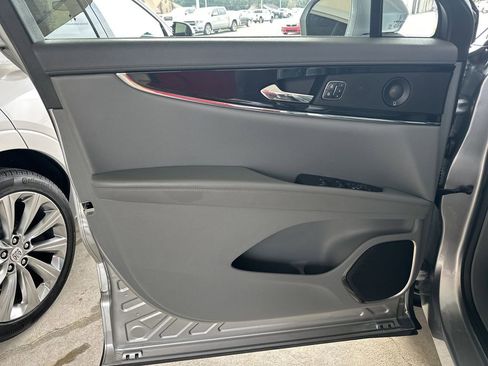 Used 2022 Lincoln Nautilus Reserve w/ Equipment Group 201A image 10