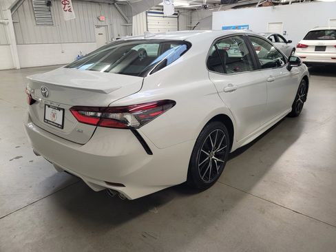 Used 2022 Toyota Camry SE image 8