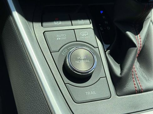 Used 2025 Toyota RAV4 SE image 26