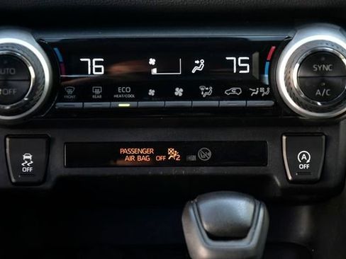 Used 2021 Toyota RAV4 XLE FWD image 20
