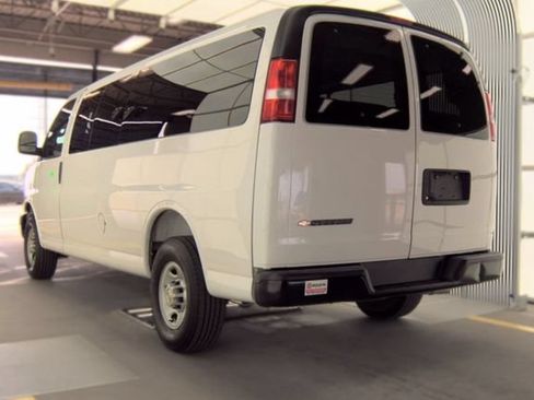 Used 2025 Chevrolet Express 3500 LS RWD image 3