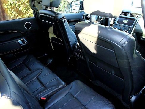 Used 2018 Land Rover Discovery SE image 10