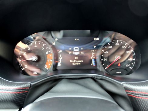 Used 2025 Jeep Compass Trailhawk image 27