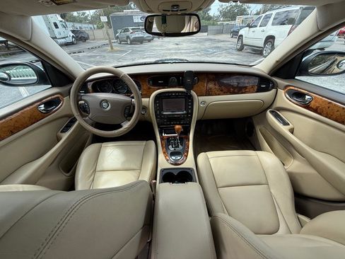 Used 2005 Jaguar XJ8 image 11