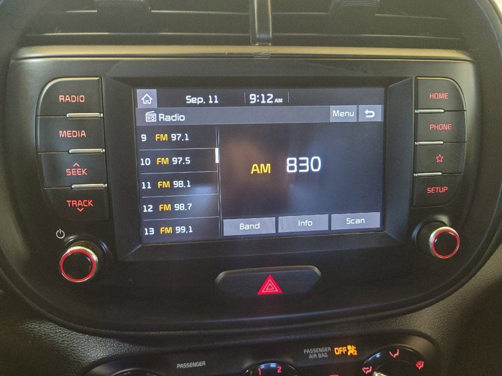 Used 2020 Kia Soul LX FWD image 25