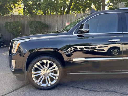 Used 2017 Cadillac Escalade Premium Luxury w/ LPO, Radiant Package AWD/4WD image 10