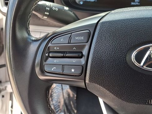 Certified 2025 Hyundai Venue SEL FWD image 22