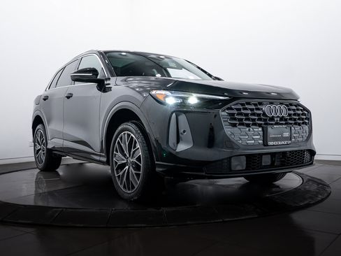 Certified 2025 Audi Q5 Premium Plus w/ Premium Plus image 1