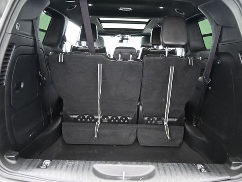 Used 2022 Chrysler Pacifica Limited w/ Uconnect Theater Family Group image 18