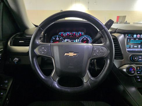 Used 2017 Chevrolet Suburban LS RWD image 18