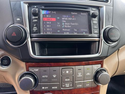 Used 2013 Toyota Highlander Limited AWD/4WD image 28