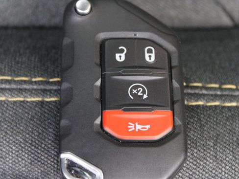 Used 2024 Jeep Wrangler Unlimited Sahara w/ Technology Group AWD/4WD image 65