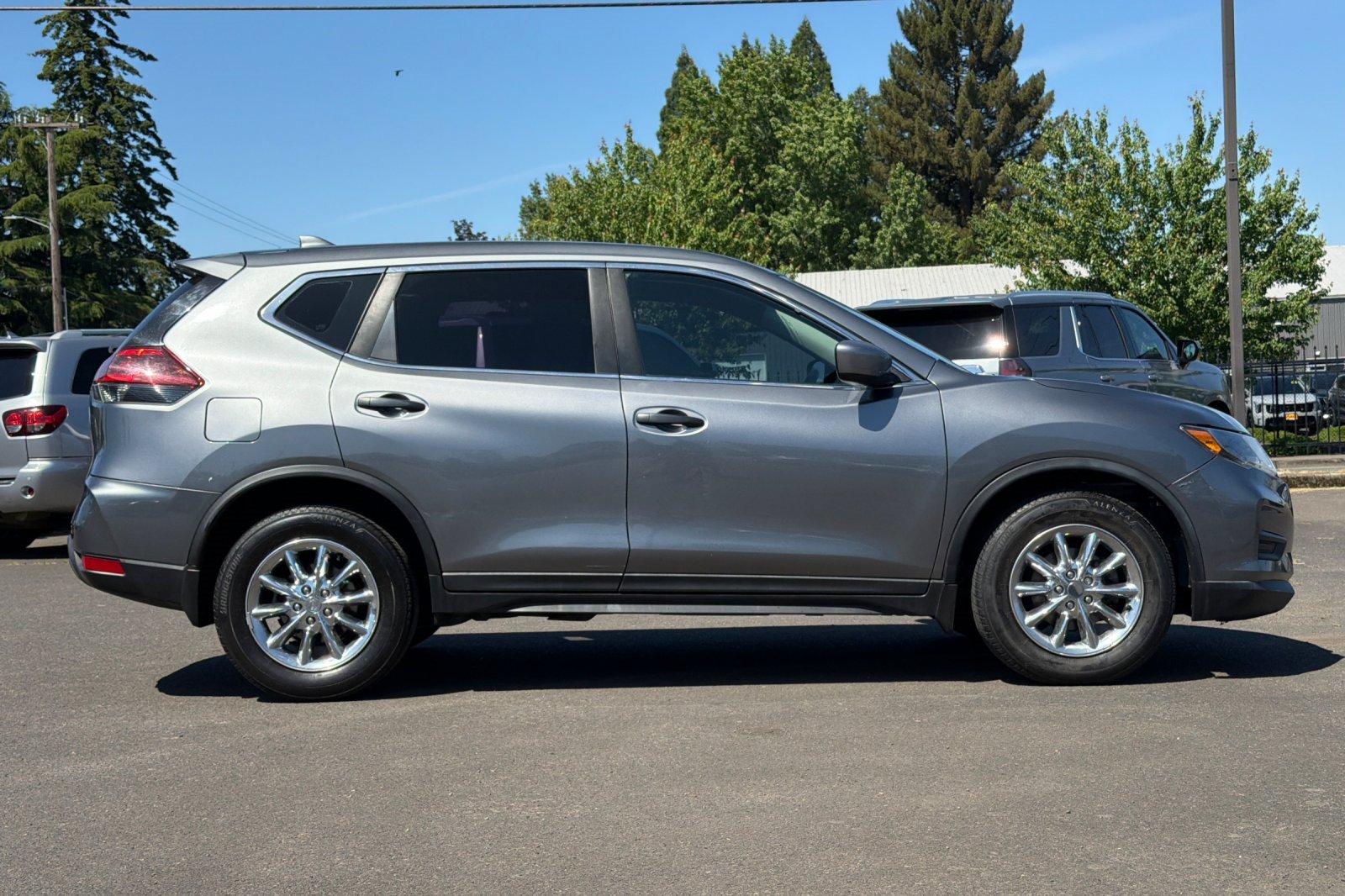 Used 2018 Nissan Rogue S FWD image 3