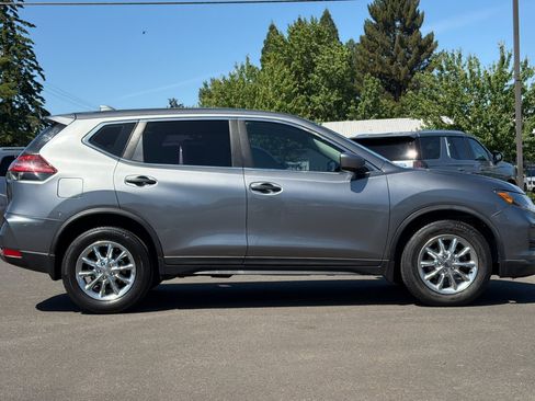 Used 2018 Nissan Rogue S FWD image 3