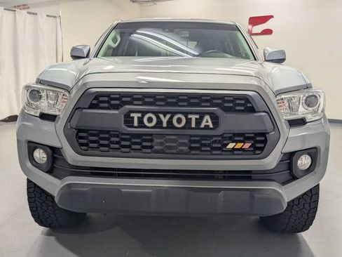 Used 2020 Toyota Tacoma SR5 RWD image 23