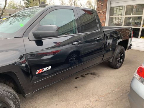 Used 2017 Chevrolet Silverado 1500 LT w/ Midnight Edition image 10