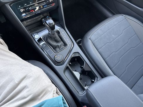 Certified 2025 Volkswagen Taos SE image 27