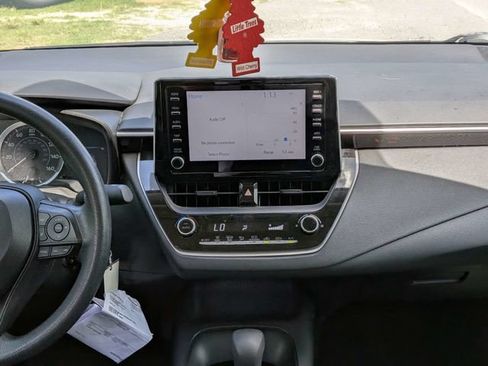 Used 2020 Toyota Corolla LE FWD image 12