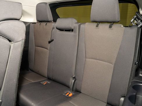 Used 2023 Toyota Highlander LE image 10