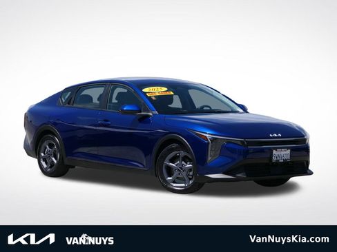 Certified 2025 Kia K4 FWD image 1