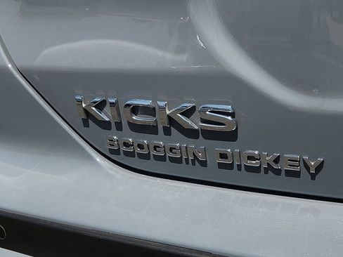 Used 2021 Nissan Kicks SR w/ SR Premium Package FWD image 8