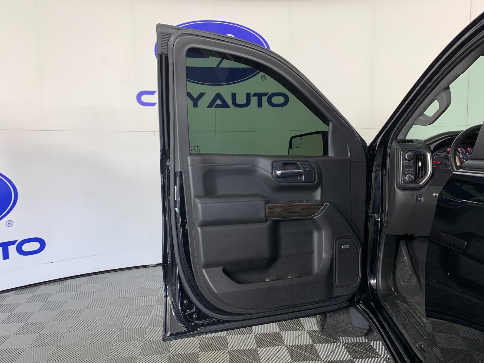 Used 2019 Chevrolet Silverado 1500 RST AWD/4WD image 13