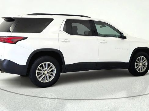 Used 2023 Chevrolet Traverse LT FWD image 9
