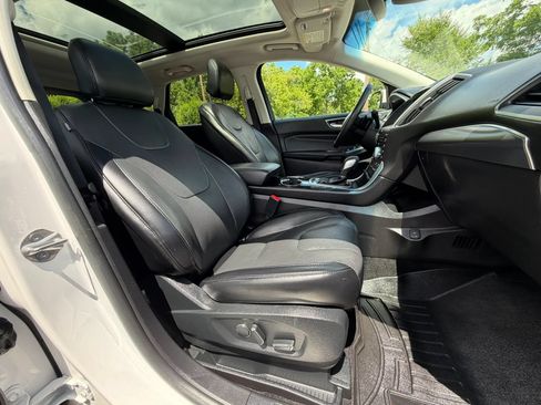 Used 2017 Ford Edge Titanium w/ Equipment Group 302A AWD/4WD image 15