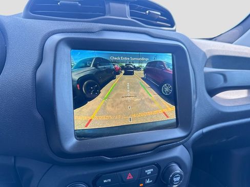 Used 2023 Jeep Renegade Altitude AWD/4WD image 19