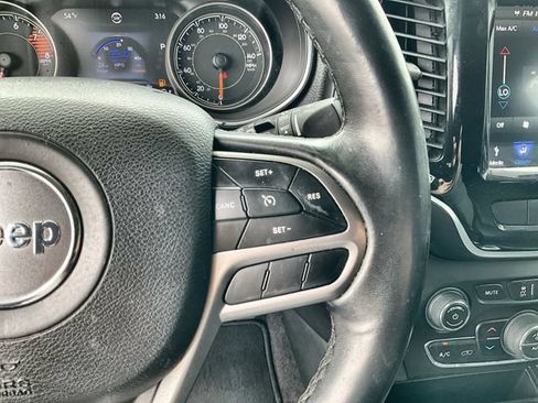 Used 2019 Jeep Cherokee Limited AWD/4WD image 23