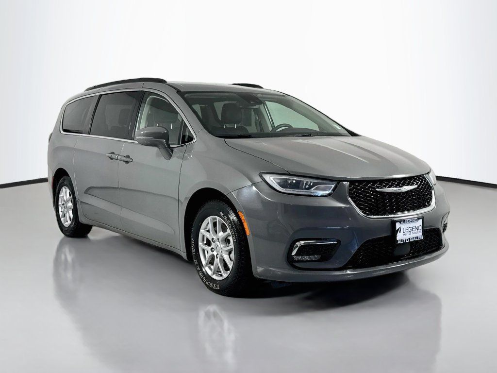 Used 2022 Chrysler Pacifica Touring-L FWD image 4